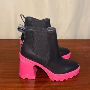 Sorel Brex Heeled  Chelsea Boots Black Cactus Pink women’s size 5